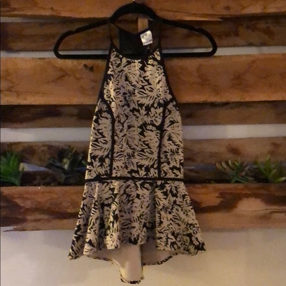 Peplum top with black mesh detailing in the back - Picture 1 of 2